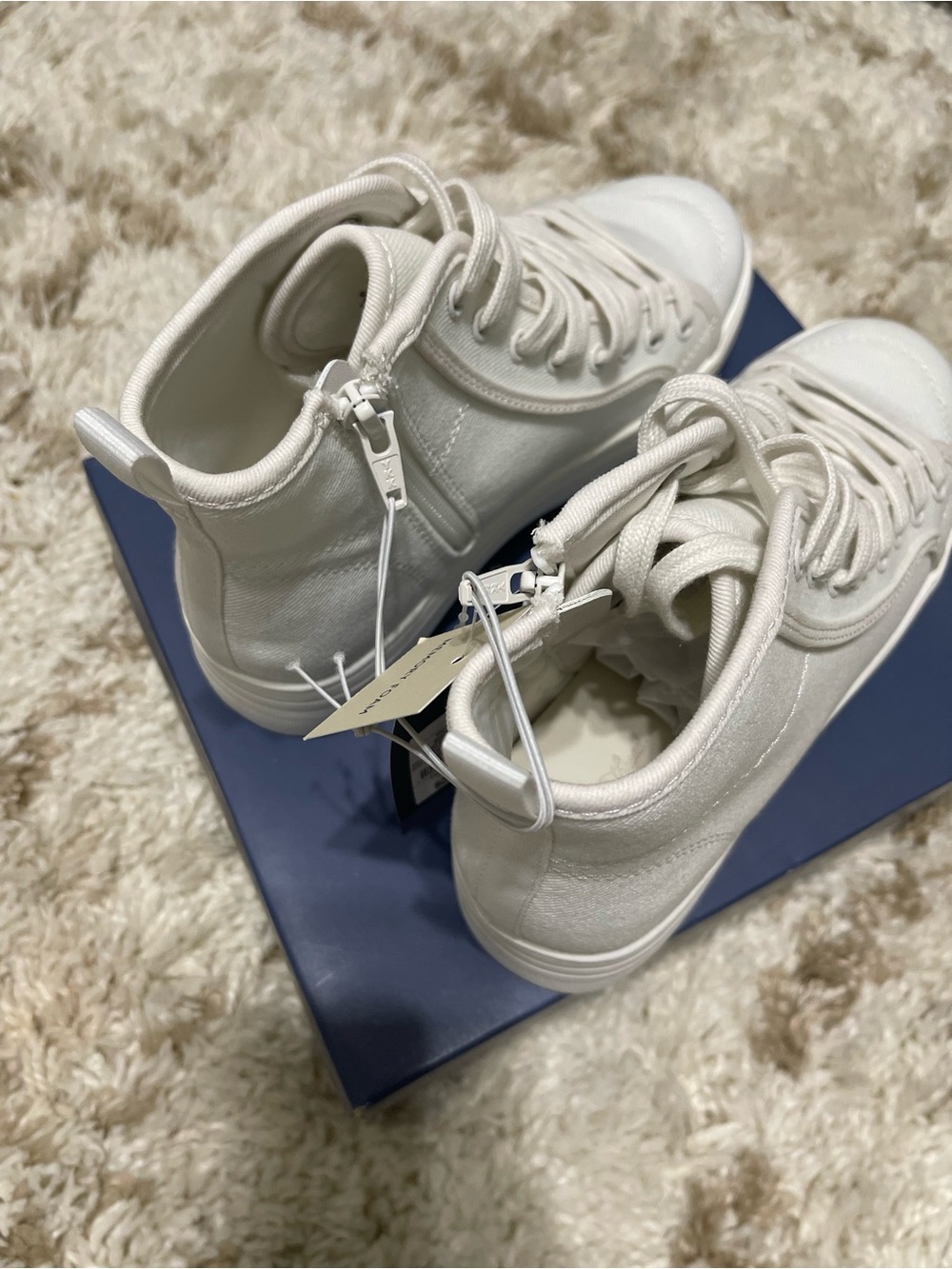 Universal Thread Cassie Sneakers White Memory Foam Size 6 NIB - Picture 9 of 13